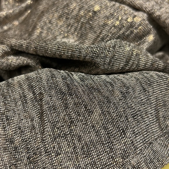 Calvin Klein VGUC long sleeved top silver like colour with gold splatter look - Picture 14 of 15